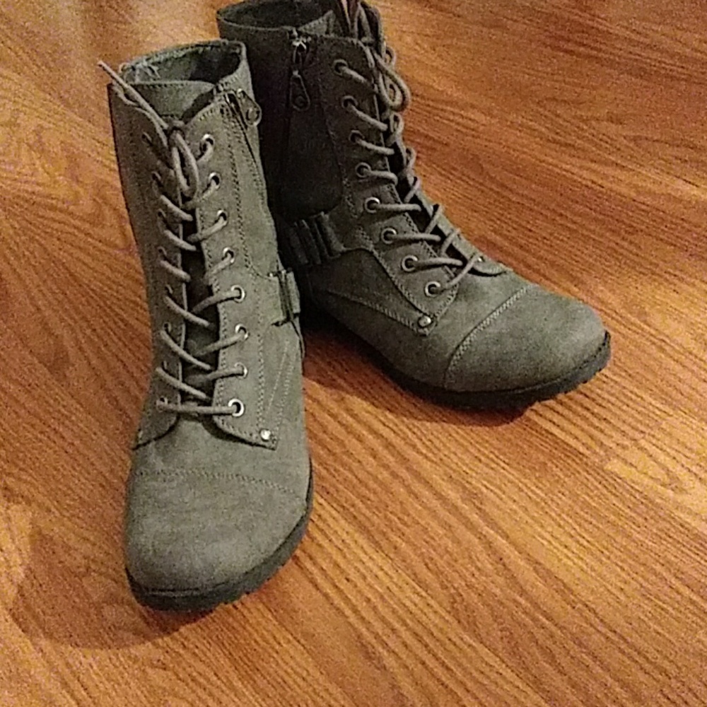 Short length boot